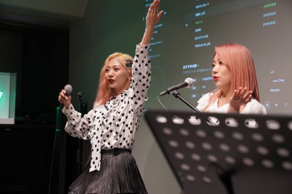 韓国発シンガーソングライター・デュオ、赤頰思春期が来日。ファンとの濃密なイベント【レポート】