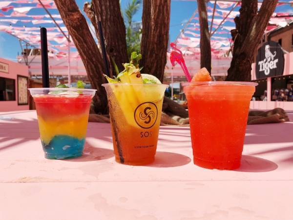 横浜赤レンガ倉庫に砂浜が出現! フードとお酒が楽しめる夏イベントがスタート