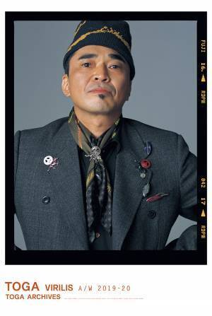 トーガ ビリリース、電気グルーヴの石野卓球を2019−20年秋冬コレクションのキャンペーンモデルに起用