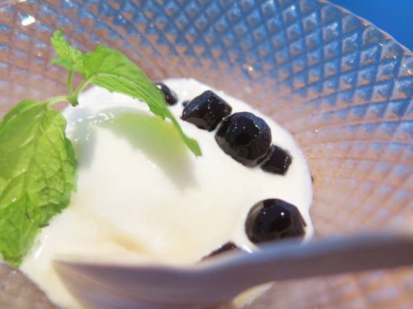 新宿伊勢丹の屋上ビアガーデンが今年もスタート! 本格ステーキやロゼスパークリングのボトル付きプランも