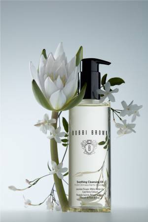 ボビイ ブラウンに限定アイシャドウパレットや、新しいスキンケアアイテムが仲間入り!