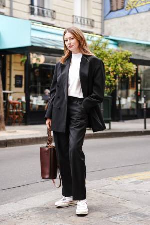 お仕事服の定番“テーラード”を自由自在に着こなすパリジェンヌ【パリスナップ】
