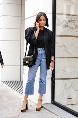 お仕事服の定番“テーラード”を自由自在に着こなすパリジェンヌ【パリスナップ】