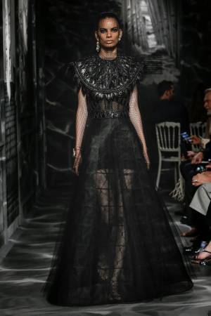 ディオールの完璧な黒。新木優子も来場したショー【2019-20秋冬クチュール】