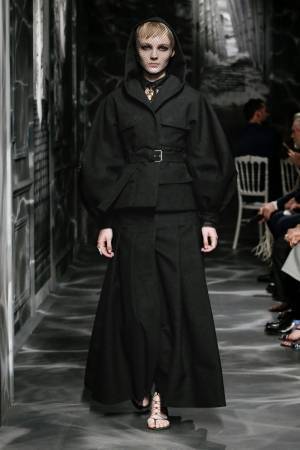 ディオールの完璧な黒。新木優子も来場したショー【2019-20秋冬クチュール】