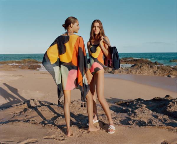 トリー バーチ、リゾートにぴったりな2019サマーカプセルコレクションをオンラインストア限定で発売