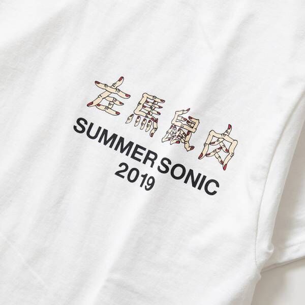 「SHIPS×野性爆弾くっきー」サマソニフェスTシャツ発売! “指字”で描かれたロゴが目を引くデザイン