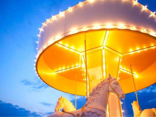 山口県の千畳敷で1日限りの大型イベント「the village with UA 」開催! UAによるライブや約60店のマルシェ