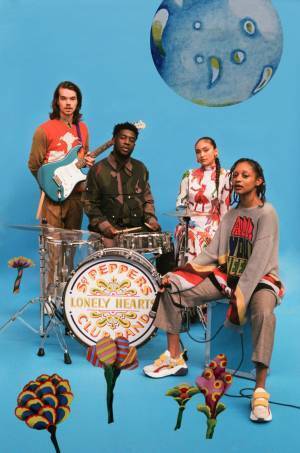 ステラ マッカートニー、ビートルズの映画『イエロー サブマリン』にインスパイアされたコレクションを発売