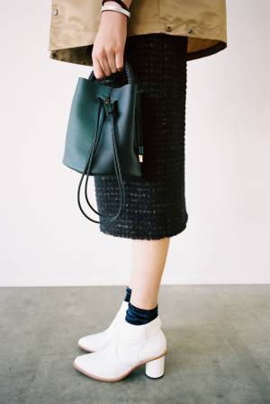 ZUCCa定番のエコレザーバッグ「ヨットロープバッグ」にバイカラーの新作が登場