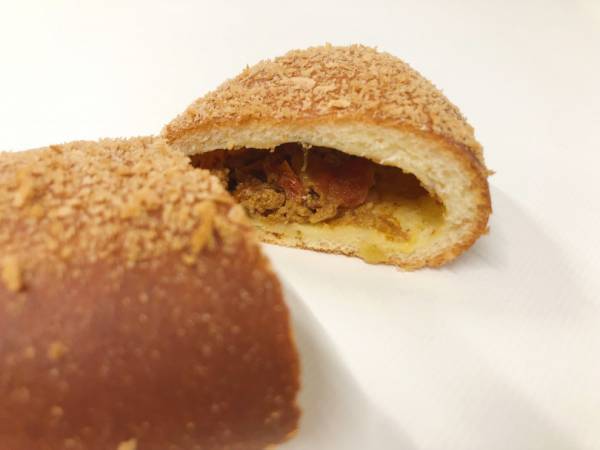 東日本橋のベーカリー「ビーバーブレッド」のコラボパン。熊本の乾燥野菜を使ったカレーパンやホットドッグ【今週のパン：Vol.8】