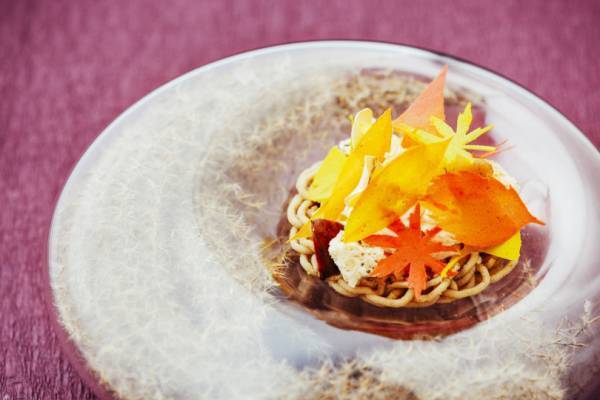 星野リゾート 軽井沢ホテルブレストンコートに、栗やアーモンドを楽しむ秋のデザートコース登場