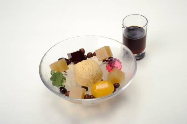 ミナ ペルホネンデザインの和菓子がとらやに登場! ふろしきと巾着も数量限定で発売