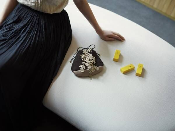 ミナ ペルホネンデザインの和菓子がとらやに登場! ふろしきと巾着も数量限定で発売