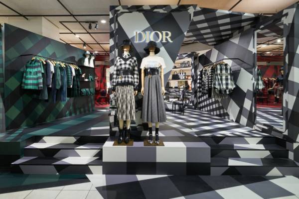 新木優子が来店。ディオールが新宿伊勢丹をジャックしたポップアップがスタート