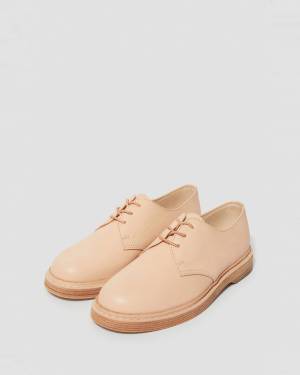 エンダースキーマ×ドクターマーチン、定番をアレンジした初のコラボ2モデルを発売