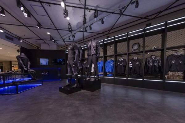 新宿伊勢丹でラグビー「オールブラックス」のポップアップストアが開催、ワイスリーによる限定コレクションも