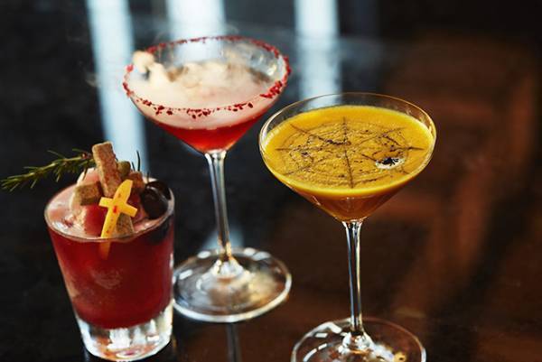 アマン東京のハロウィンアフタヌーンティー、おばけのマカロンやこうもりクッキーの“コワイイ”スイーツが登場