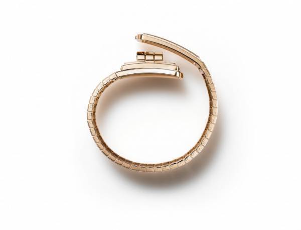 シャネルの腕時計「コード ココ」にダイヤモンドを敷き詰めた新作が登場