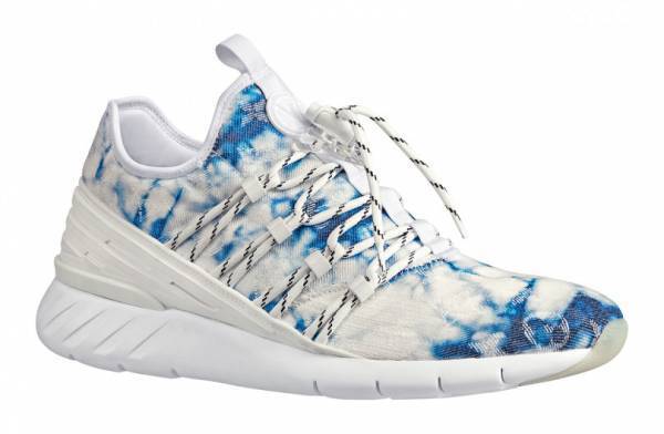 ルイ・ヴィトン、タイダイモチーフの新作メンズスニーカーを発売