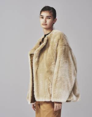 HYKEのEdition別注アイテム、今年はリバーシブルコートが登場