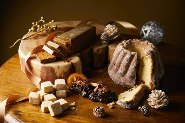 ハイアット リージェンシー 東京のクリスマス、マスクメロンを丸ごと使った新作や定番スノーマンケーキが登場