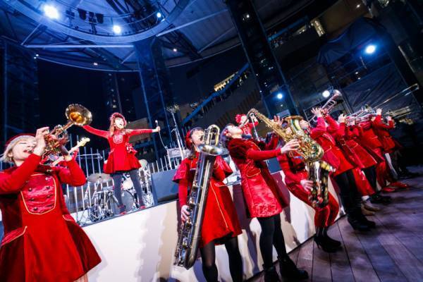 六本木ヒルズのクリスマス、今年もけやき坂通りイルミネーションやクリスマスマーケットなどを開催