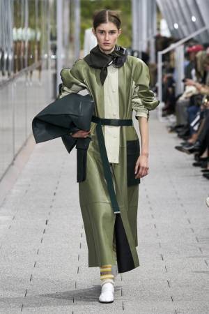 【ルック】ラコステ2020春夏コレクション、ルイーズ・トロッターによる2ndシーズン