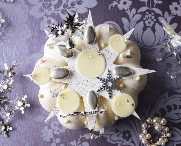 ヒルトン東京、王冠や宝石をイメージした2019年クリスマスケーキが登場