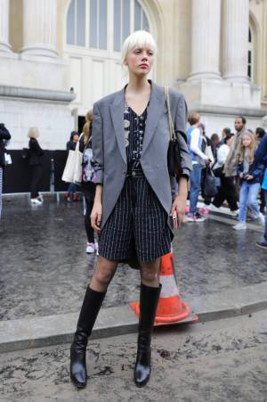 手持ちのテーラードジャケットでOK! 最旬スタイルにアップデートするスタイリング術【パリスナップ】