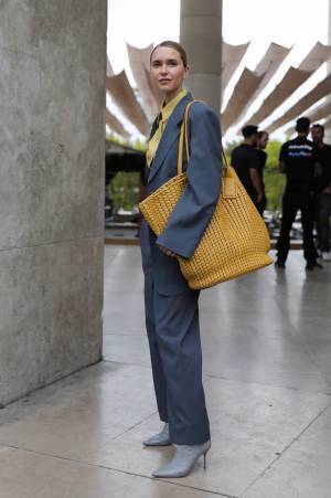 手持ちのテーラードジャケットでOK! 最旬スタイルにアップデートするスタイリング術【パリスナップ】