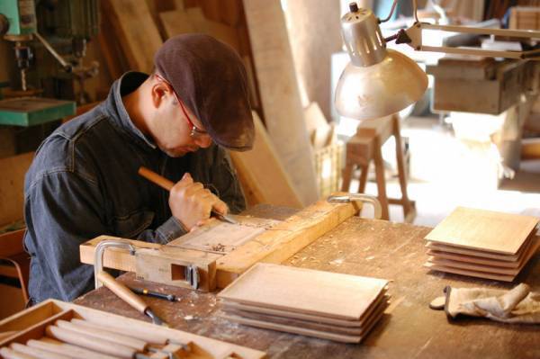 滋賀の木工作家による暮らしの道具の展覧会が白金OFS galleryで開催