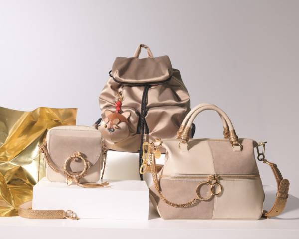 シーバイクロエのホリデーコレクション、ゴールドの人気バッグやアニマルモチーフのキーリング