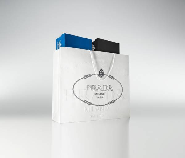 プラダとアディダスがコラボ、第一弾となるメンズとウィメンズ限定モデルが世界同時発売