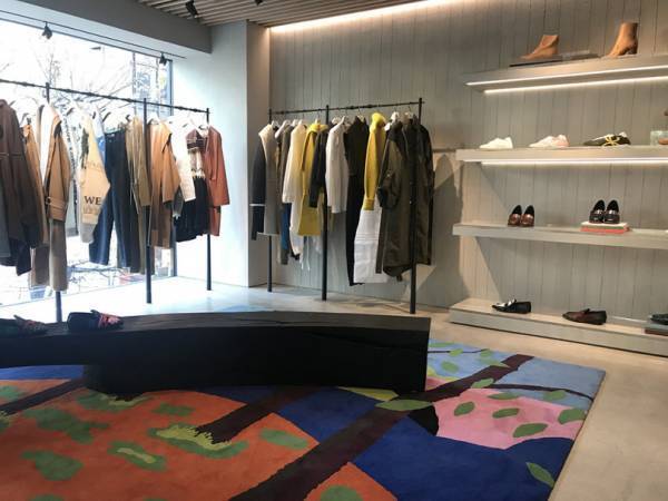 ロエベの新旗艦店「カサ ロエベ 東京」が銀座に誕生。ジョナサン・アンダーソン監修のアート空間