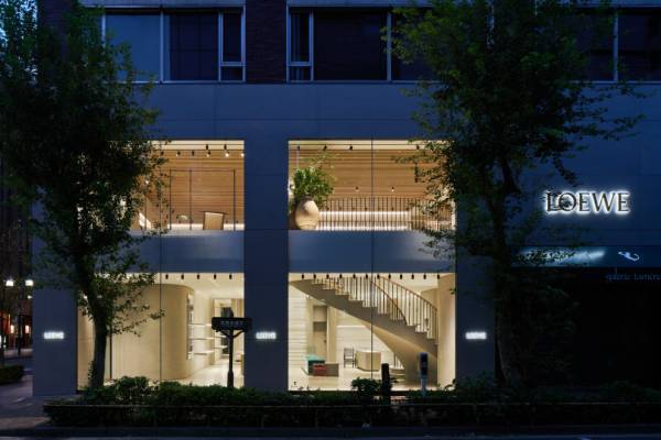 ロエベの新旗艦店「カサ ロエベ 東京」が銀座に誕生。ジョナサン・アンダーソン監修のアート空間
