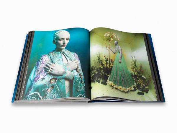 ティム・ウォーカーの最新写真集。ケイト・ブランシェット、ビョークらで魅せるダークファンタジー【ShelfオススメBOOK】