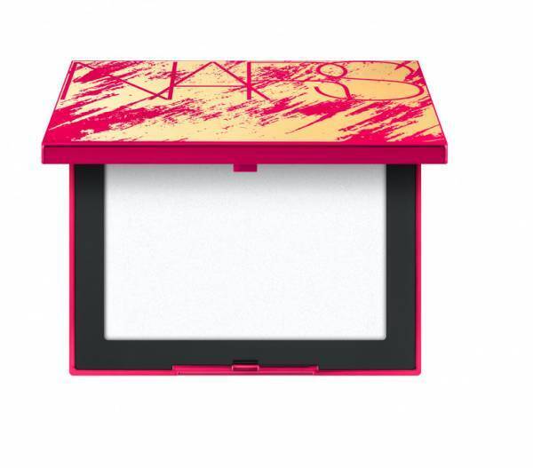 ナーズの人気アイシャドウやリップバームが、新年を祝う艶やかな赤の限定パッケージで登場