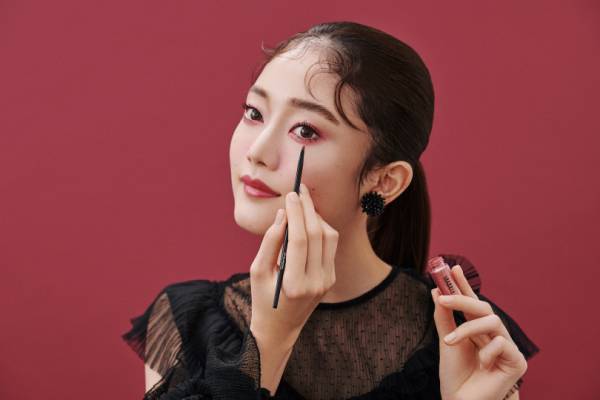 マック限定のクリスマスコフレは豪華なアドベントカレンダー! ピンクのグリッターアイでパーティーへ【How to make up! --vol.3 M・A・C】