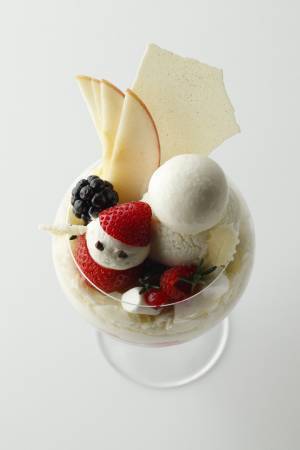 エンポリオ アルマーニ カフェにクリスマスカラーの特別なパフェが限定で登場