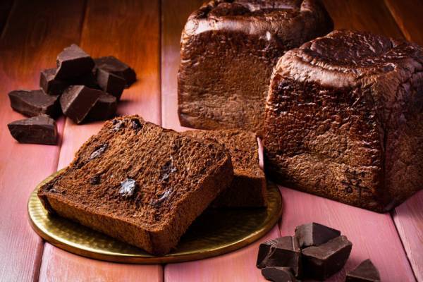 高級食パン専門店・嵜本×マジョリの限定食パン! ほろ苦いカカオともちもち食感の「ハイカカオガトーショコラ食パン」