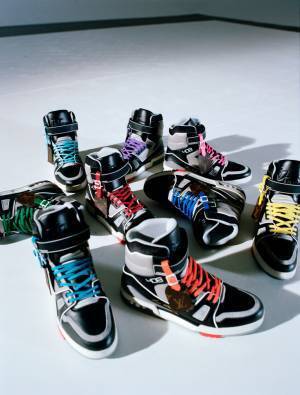 ルイ・ヴィトンから世界9都市イメージの「LV トレイナー」発売、東京限定はディープパープル