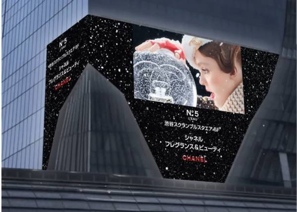 シャネルのクリスマススノードームが渋谷駅東口地下広場に出現!!