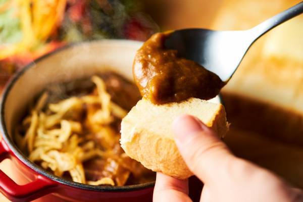 大阪・中津の人気カレー店「アイリッシュカレー」と高級食パン専門店・嵜本ベーカリーカフェがコラボ!