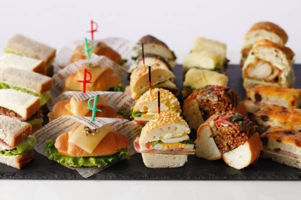 スーパーあまおうショートケーキも登場、ホテルニューオータニでいちごスイーツビュッフェ開催