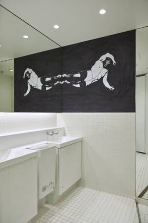 ラフォーレ原宿の“ギャラリー”トイレで浅野忠信の展示がスタート