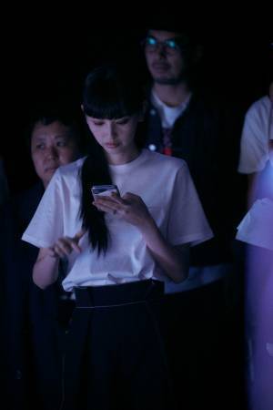 Lautashiと落合陽一、光のタイムマシンにのって【2019春夏ウィメンズ】