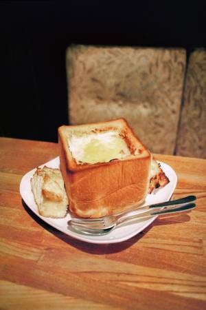 週末喫茶部、鶯谷「デン」へ。晩夏のクリームソーダを求めて【EDITOR'S BLOG】