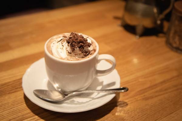 週末喫茶部、日比谷「紅鹿舎」へ。冬夜のホットチョコレート【EDITOR'S BLOG】