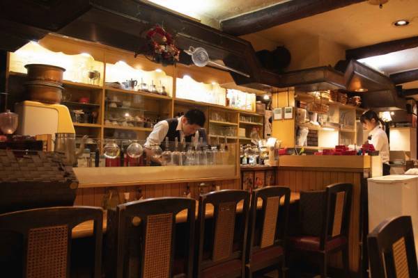 週末喫茶部、日比谷「紅鹿舎」へ。冬夜のホットチョコレート【EDITOR'S BLOG】